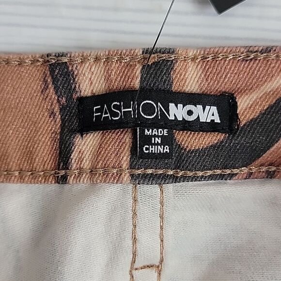 Fashion Nova Volcano Blows Straight Leg Jeans Womens Size 3 NWT - Picture 11 of 15